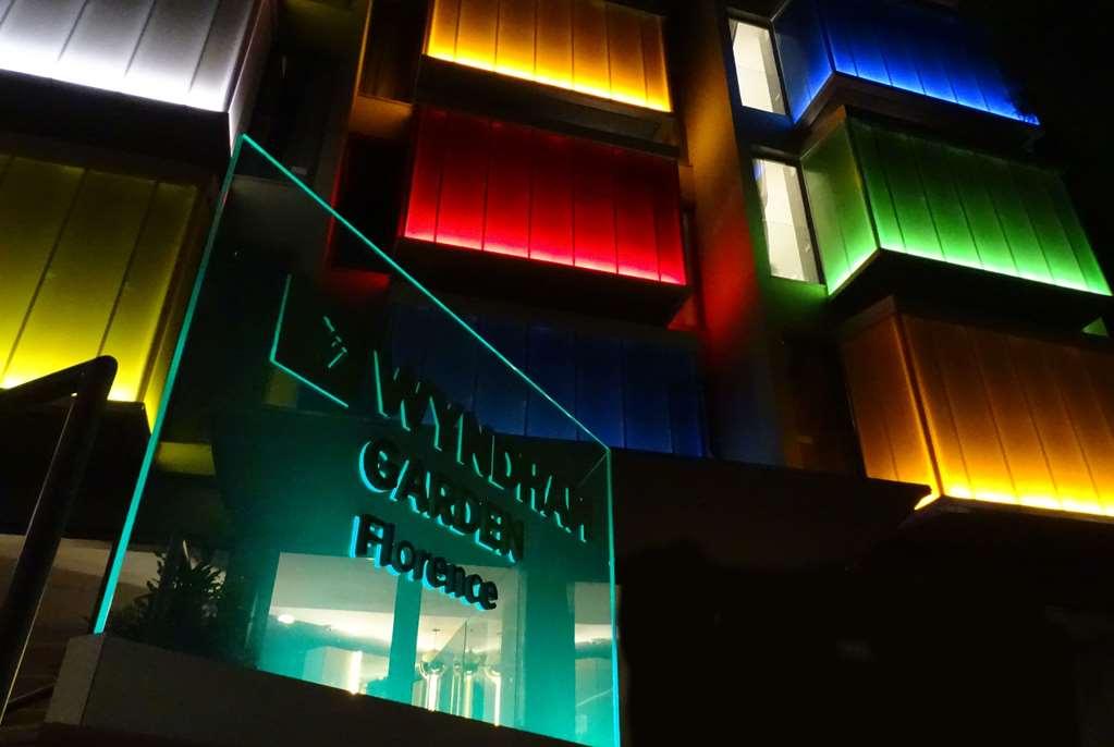 Wyndham Garden Florens Exteriör bild